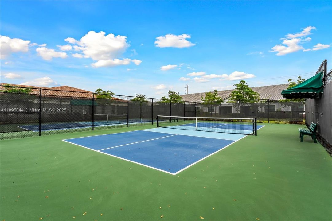 Недавно продано: $649,999 (3 спален, 2 ванн, 1724 Квадратных фут)