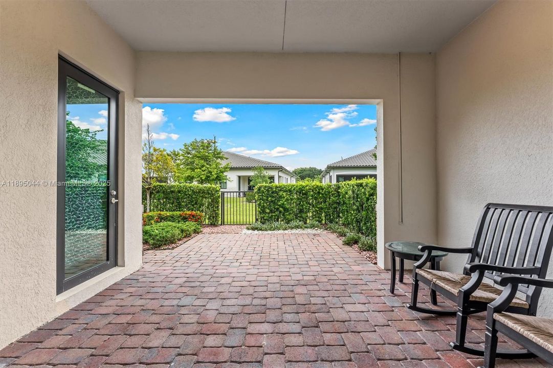 Недавно продано: $649,999 (3 спален, 2 ванн, 1724 Квадратных фут)