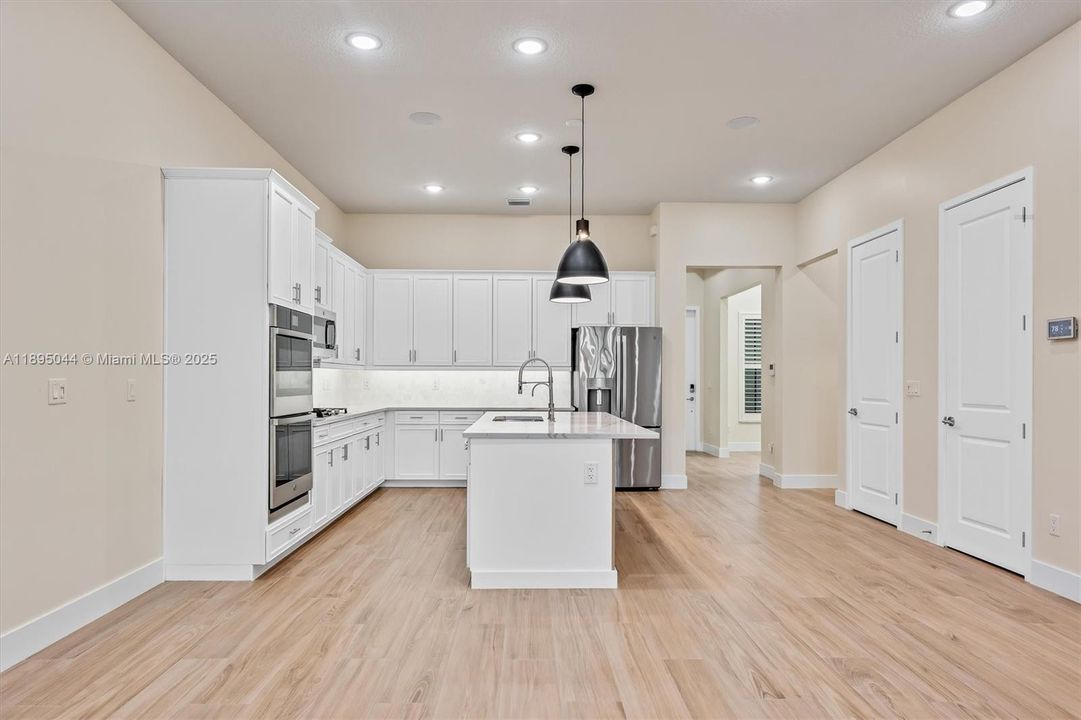 Недавно продано: $649,999 (3 спален, 2 ванн, 1724 Квадратных фут)