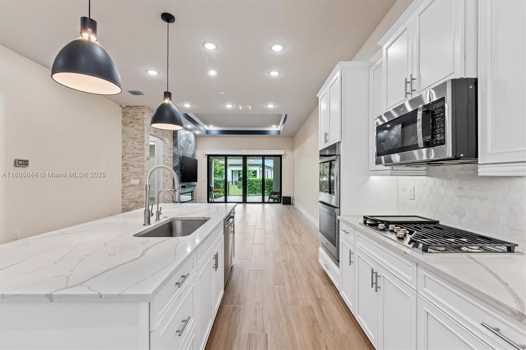 Недавно продано: $649,999 (3 спален, 2 ванн, 1724 Квадратных фут)