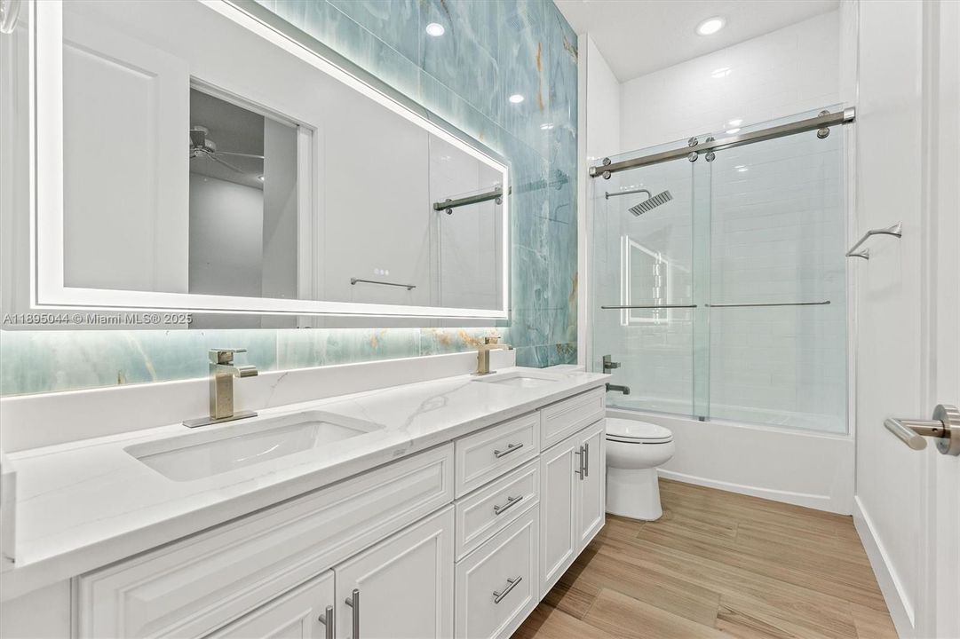 Недавно продано: $649,999 (3 спален, 2 ванн, 1724 Квадратных фут)