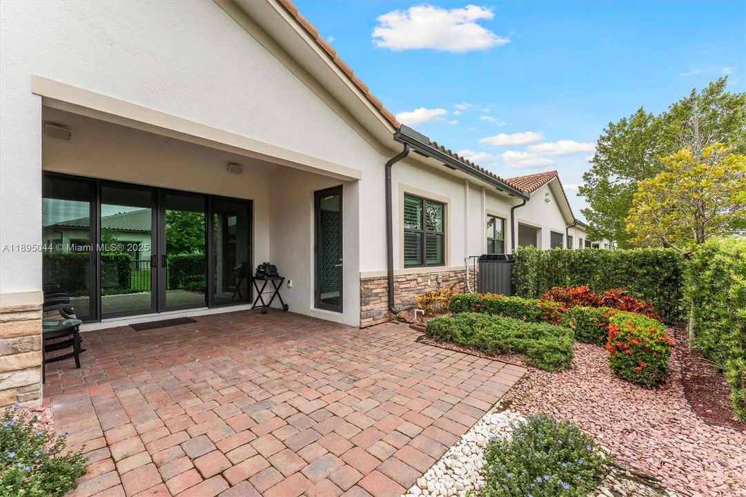 Недавно продано: $649,999 (3 спален, 2 ванн, 1724 Квадратных фут)