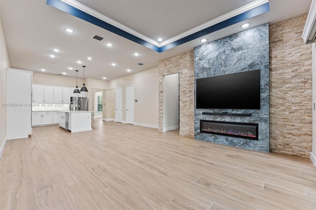 Недавно продано: $649,999 (3 спален, 2 ванн, 1724 Квадратных фут)