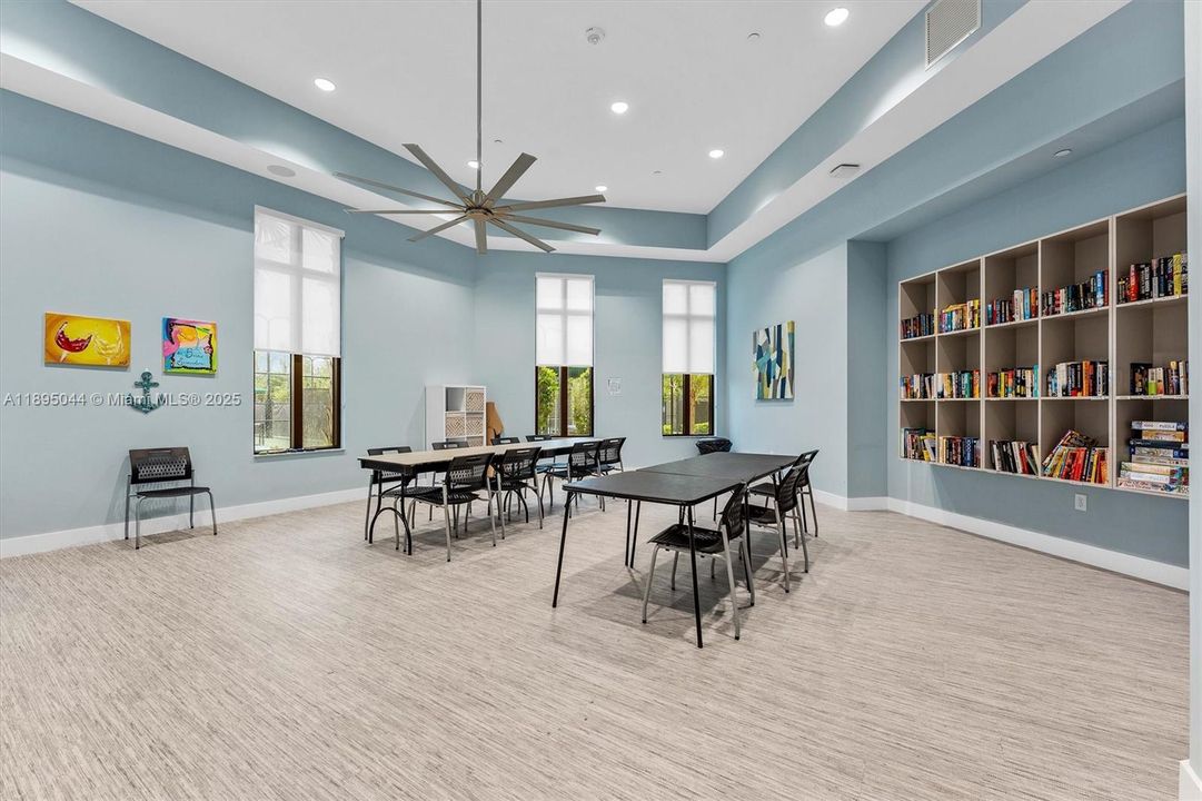 Недавно продано: $649,999 (3 спален, 2 ванн, 1724 Квадратных фут)