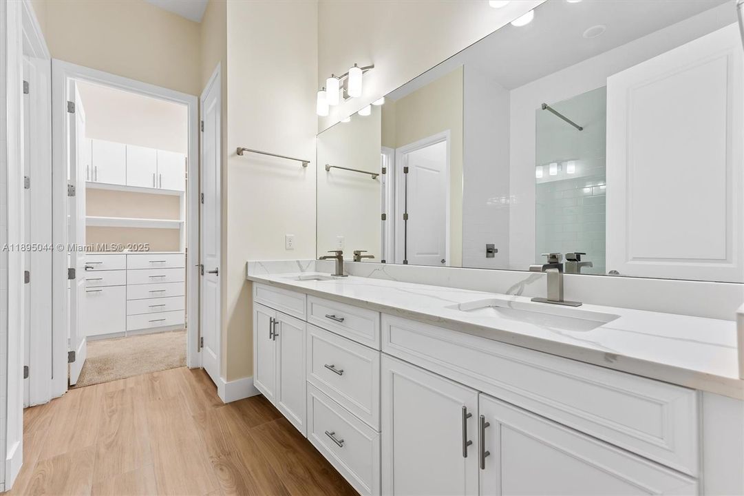 Недавно продано: $649,999 (3 спален, 2 ванн, 1724 Квадратных фут)