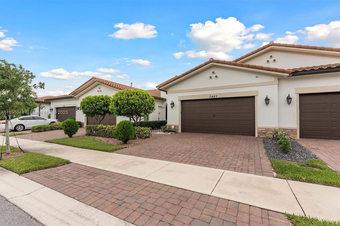 Недавно продано: $649,999 (3 спален, 2 ванн, 1724 Квадратных фут)