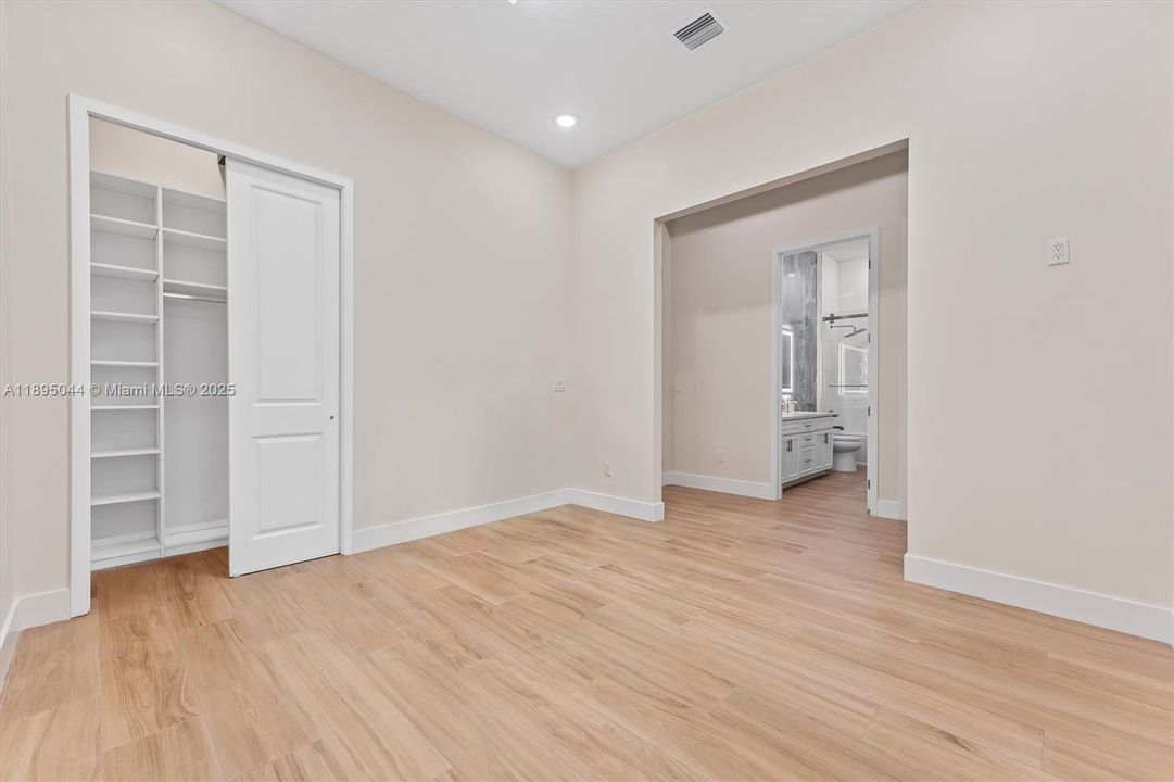 Недавно продано: $649,999 (3 спален, 2 ванн, 1724 Квадратных фут)