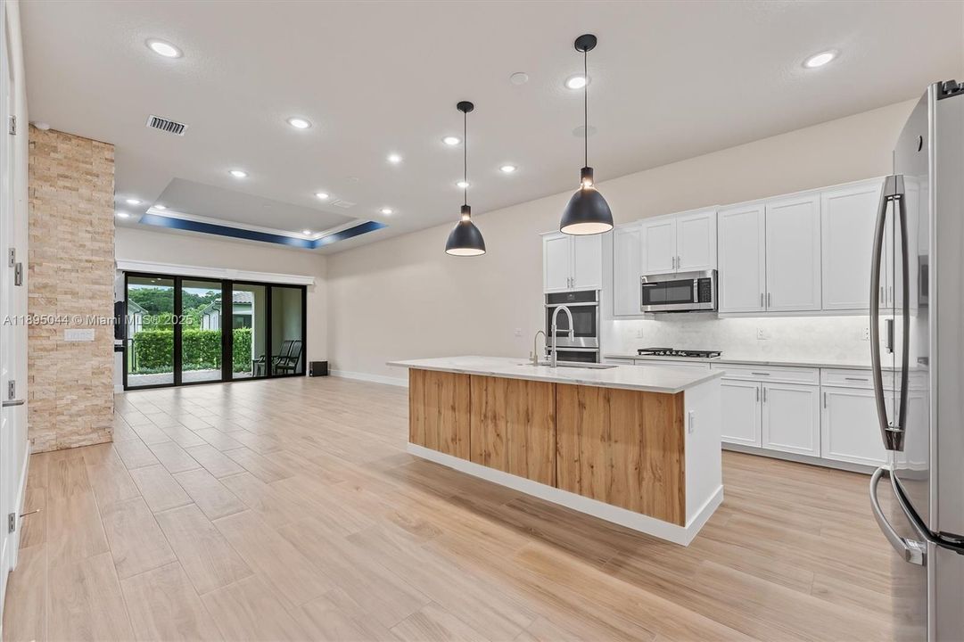 Недавно продано: $649,999 (3 спален, 2 ванн, 1724 Квадратных фут)