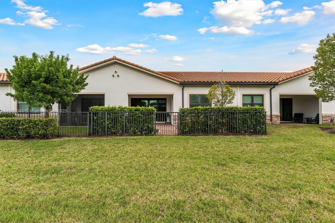 Недавно продано: $649,999 (3 спален, 2 ванн, 1724 Квадратных фут)