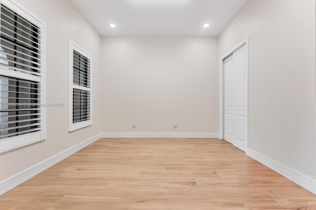 Недавно продано: $649,999 (3 спален, 2 ванн, 1724 Квадратных фут)