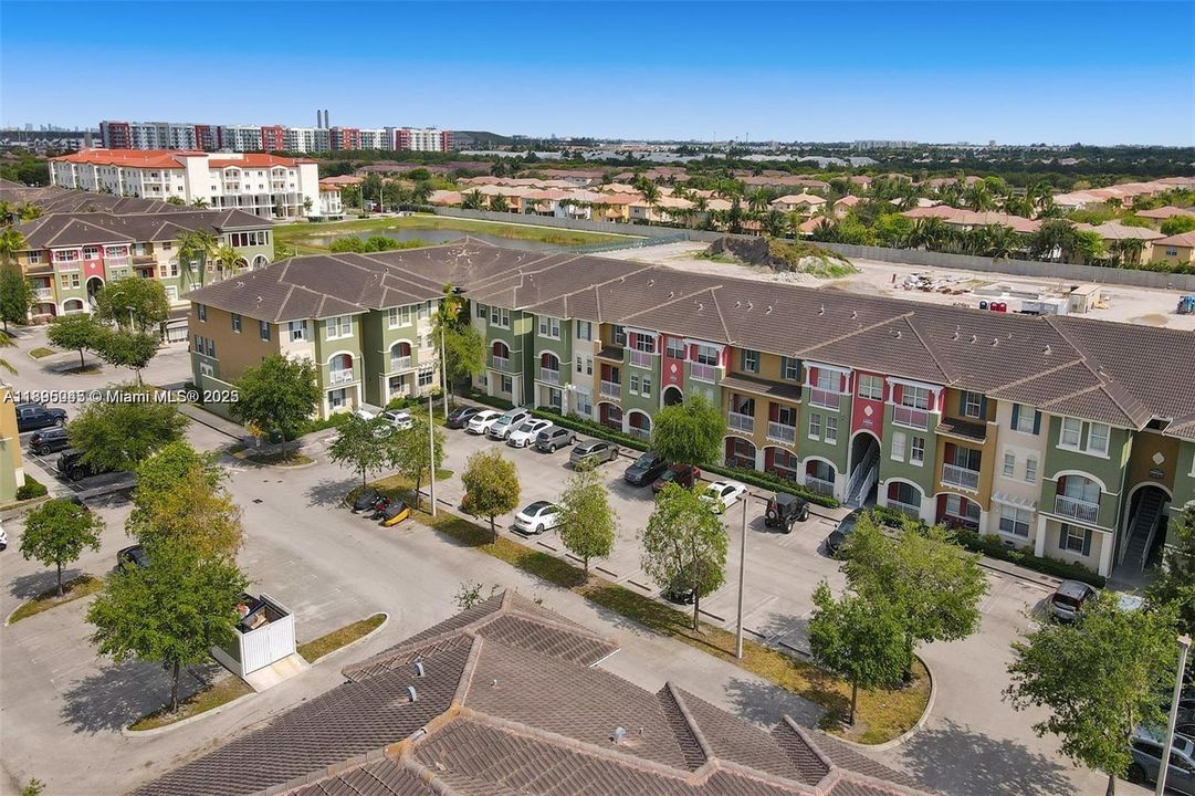 Active With Contract: $365,000 (2 beds, 2 baths, 1260 Square Feet)