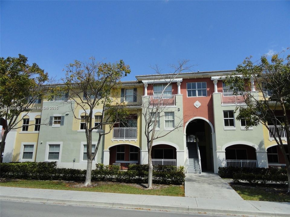 Active With Contract: $365,000 (2 beds, 2 baths, 1260 Square Feet)