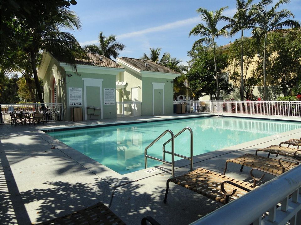 Active With Contract: $365,000 (2 beds, 2 baths, 1260 Square Feet)