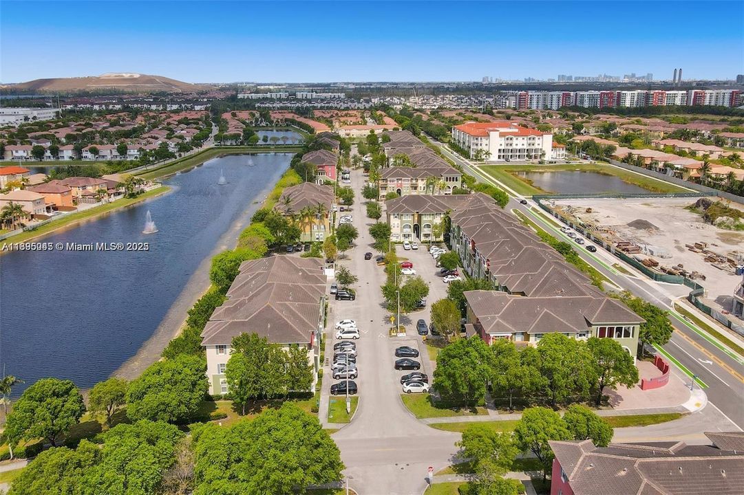 Active With Contract: $365,000 (2 beds, 2 baths, 1260 Square Feet)