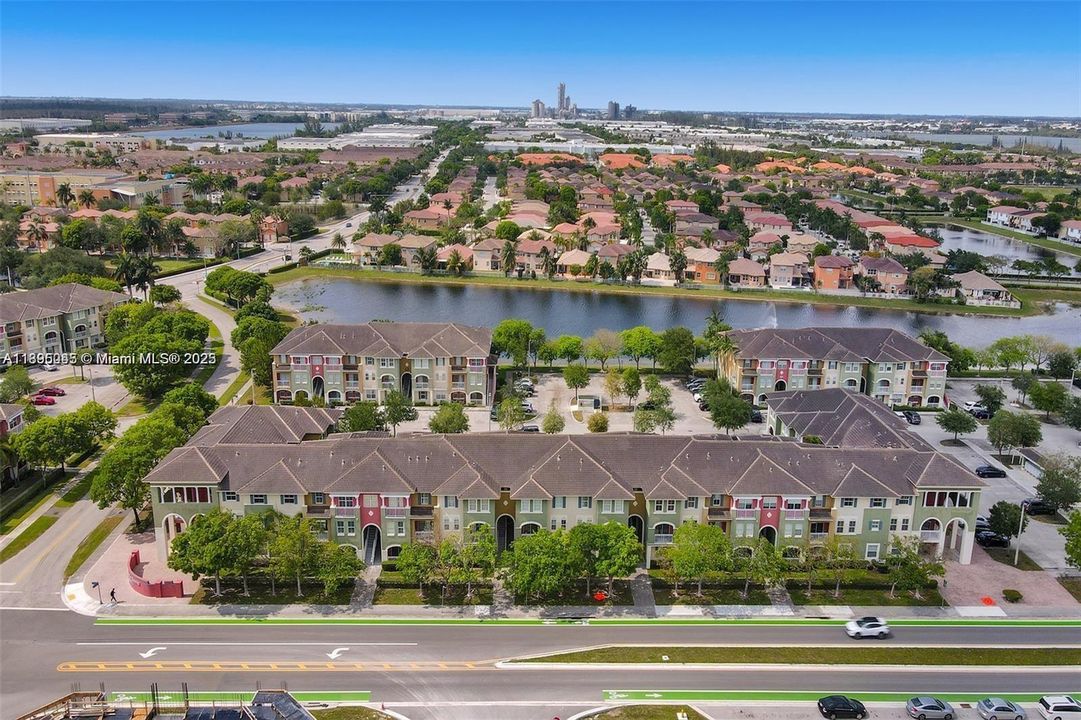 Active With Contract: $365,000 (2 beds, 2 baths, 1260 Square Feet)