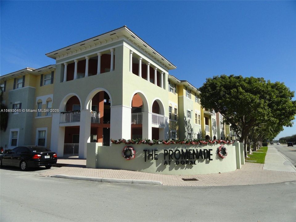 Active With Contract: $365,000 (2 beds, 2 baths, 1260 Square Feet)