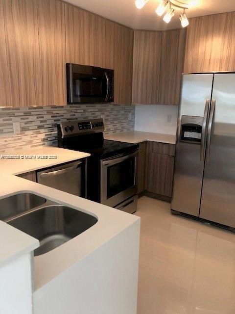 Active With Contract: $365,000 (2 beds, 2 baths, 1260 Square Feet)