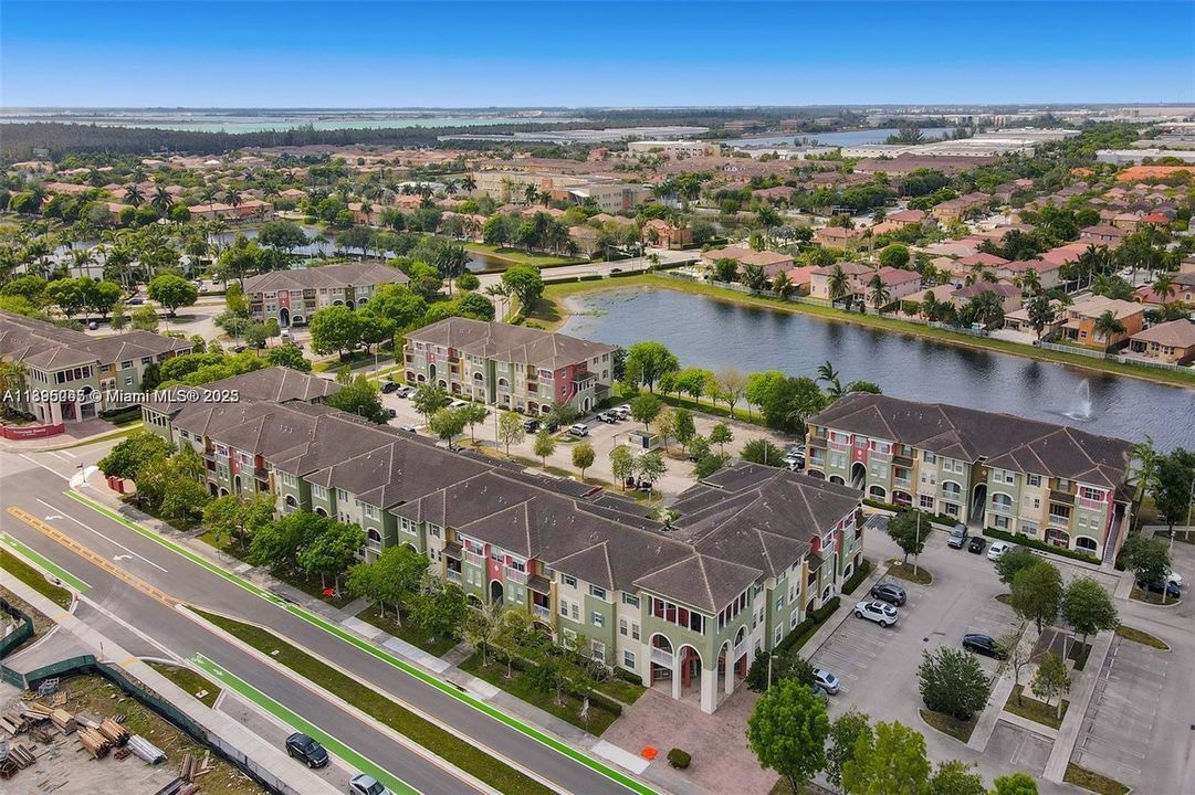 Active With Contract: $365,000 (2 beds, 2 baths, 1260 Square Feet)