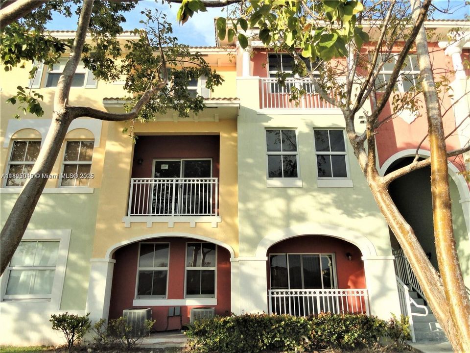 Active With Contract: $365,000 (2 beds, 2 baths, 1260 Square Feet)