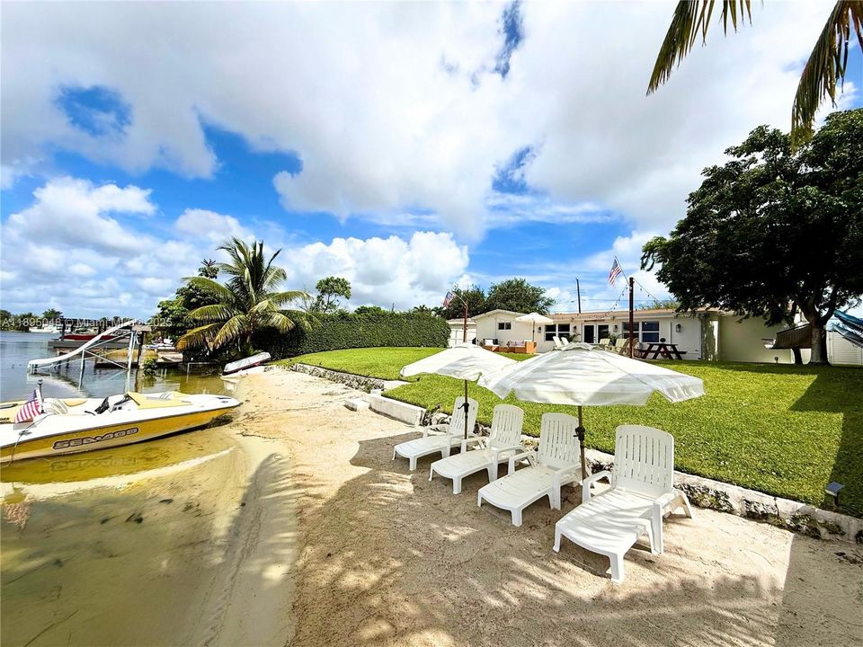 Active With Contract: $1,155,000 (4 beds, 2 baths, 1988 Square Feet)