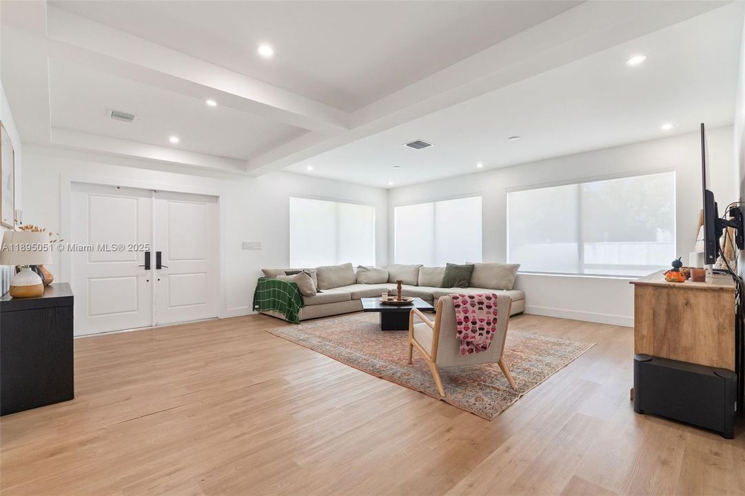 En Renta: $7,900 (3 camas, 2 baños, 2124 Pies cuadrados)