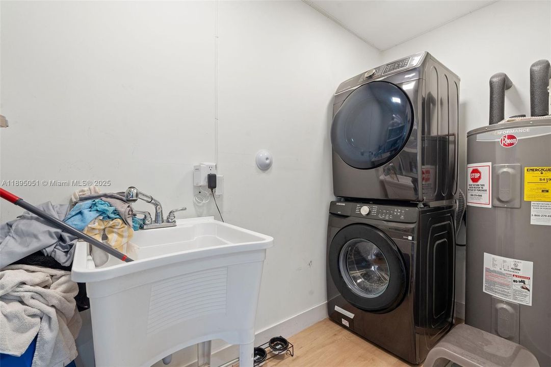 En Renta: $7,900 (3 camas, 2 baños, 2124 Pies cuadrados)