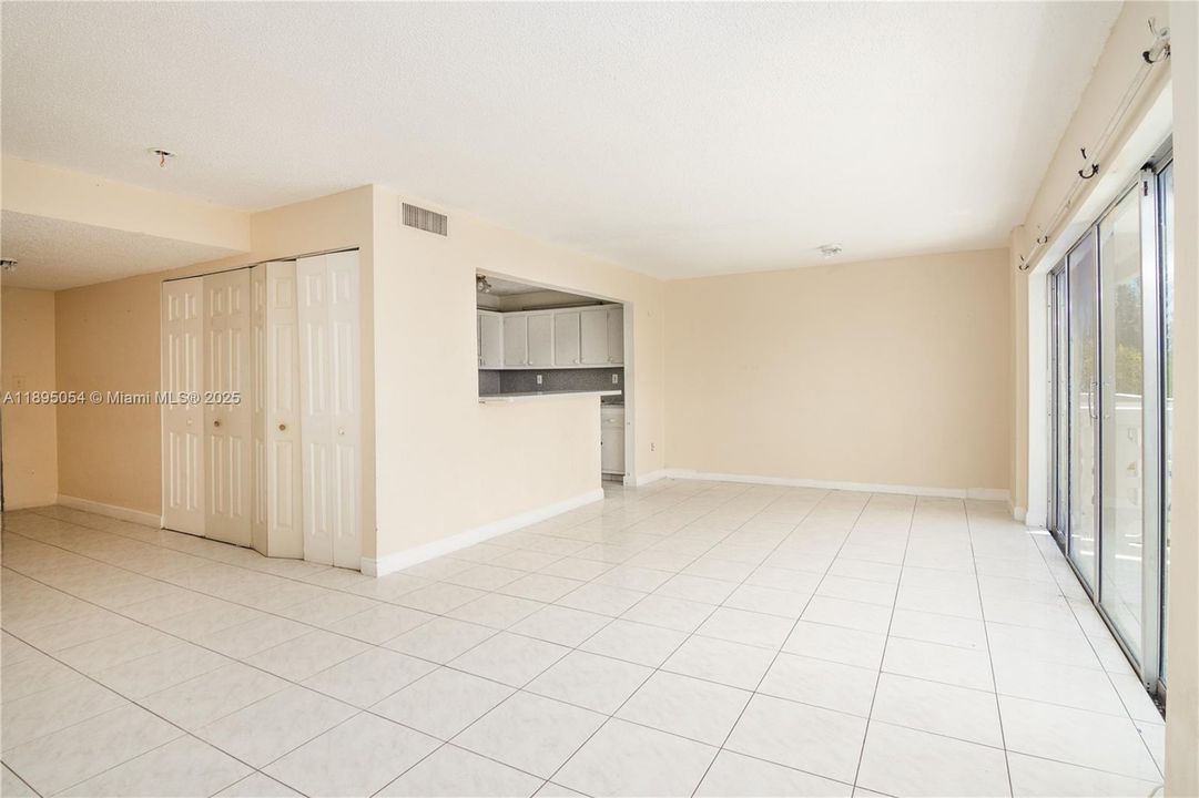 Active With Contract: $219,000 (2 beds, 2 baths, 1060 Square Feet)