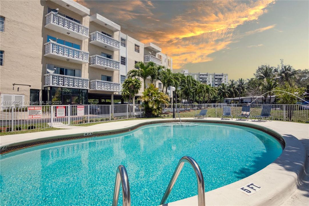 Active With Contract: $219,000 (2 beds, 2 baths, 1060 Square Feet)