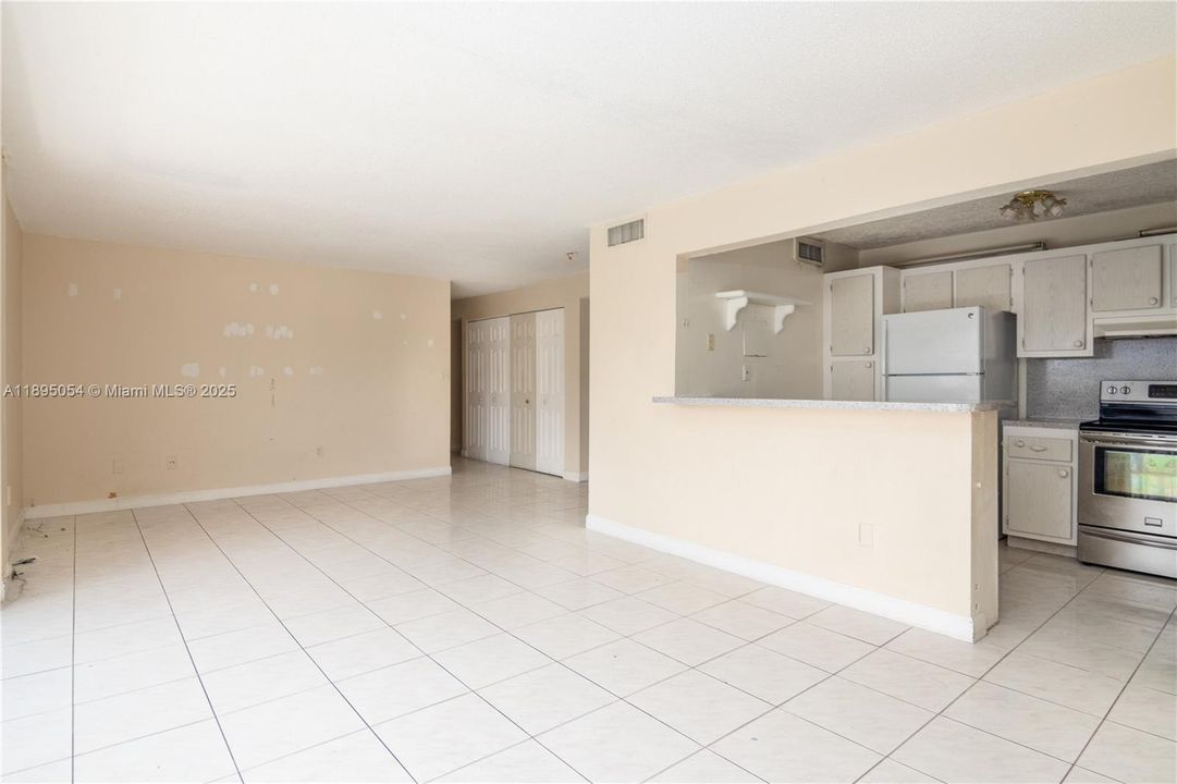 Active With Contract: $219,000 (2 beds, 2 baths, 1060 Square Feet)