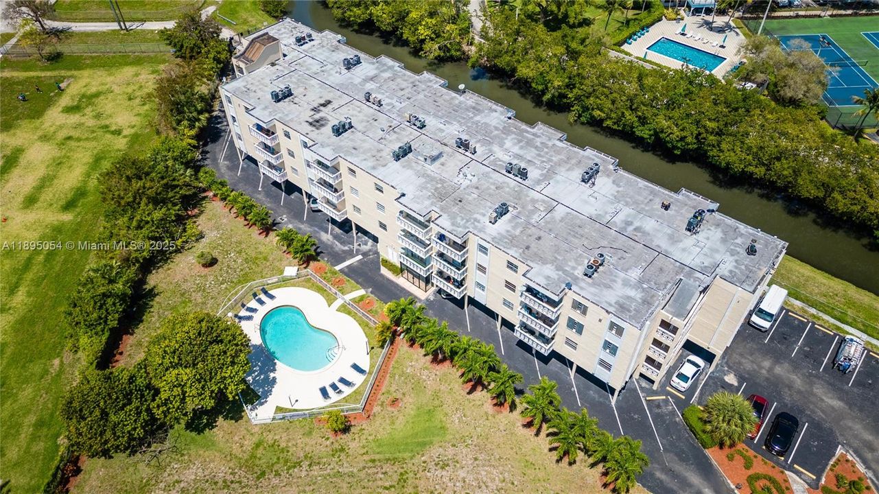 Active With Contract: $219,000 (2 beds, 2 baths, 1060 Square Feet)