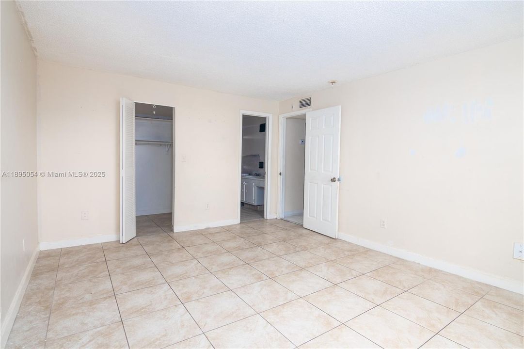 Active With Contract: $219,000 (2 beds, 2 baths, 1060 Square Feet)