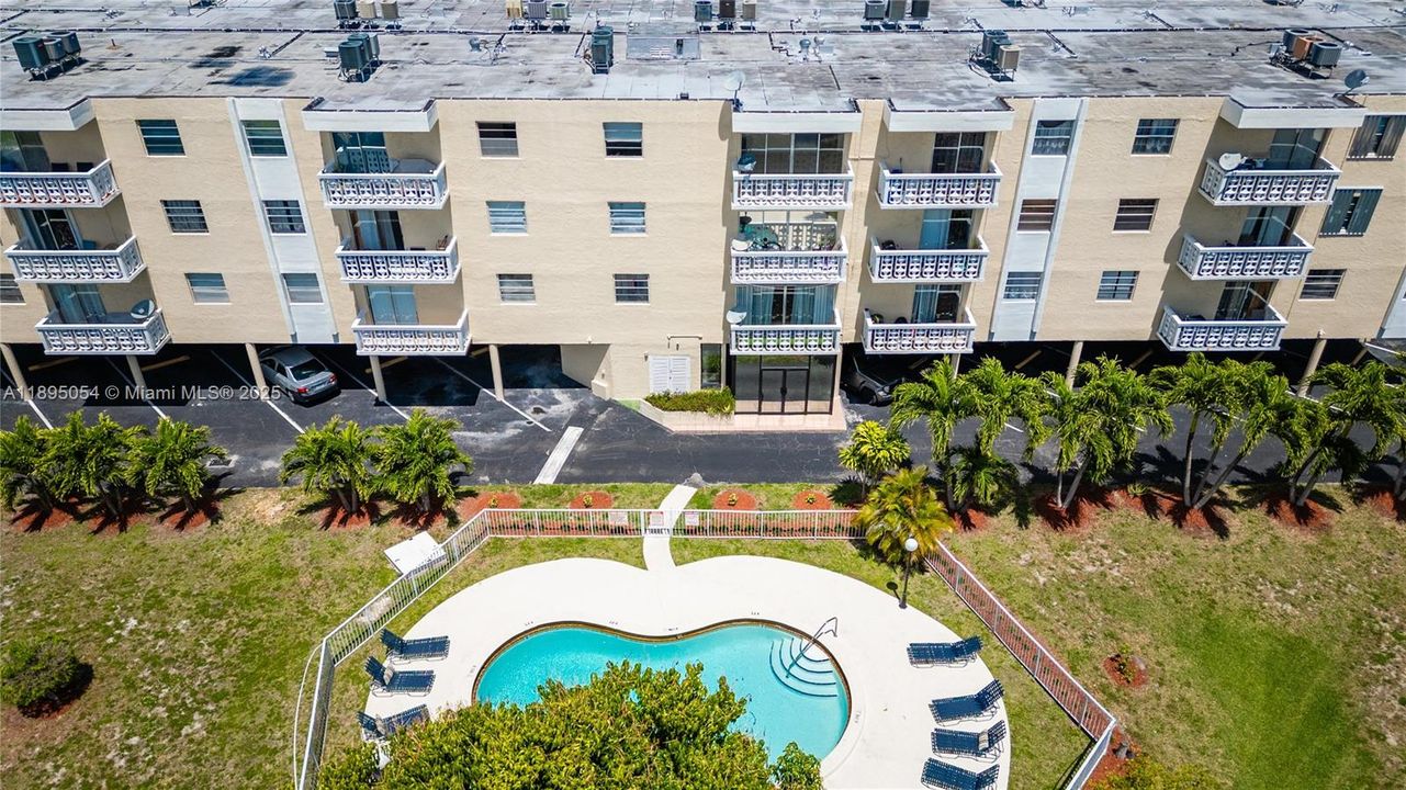 Active With Contract: $219,000 (2 beds, 2 baths, 1060 Square Feet)