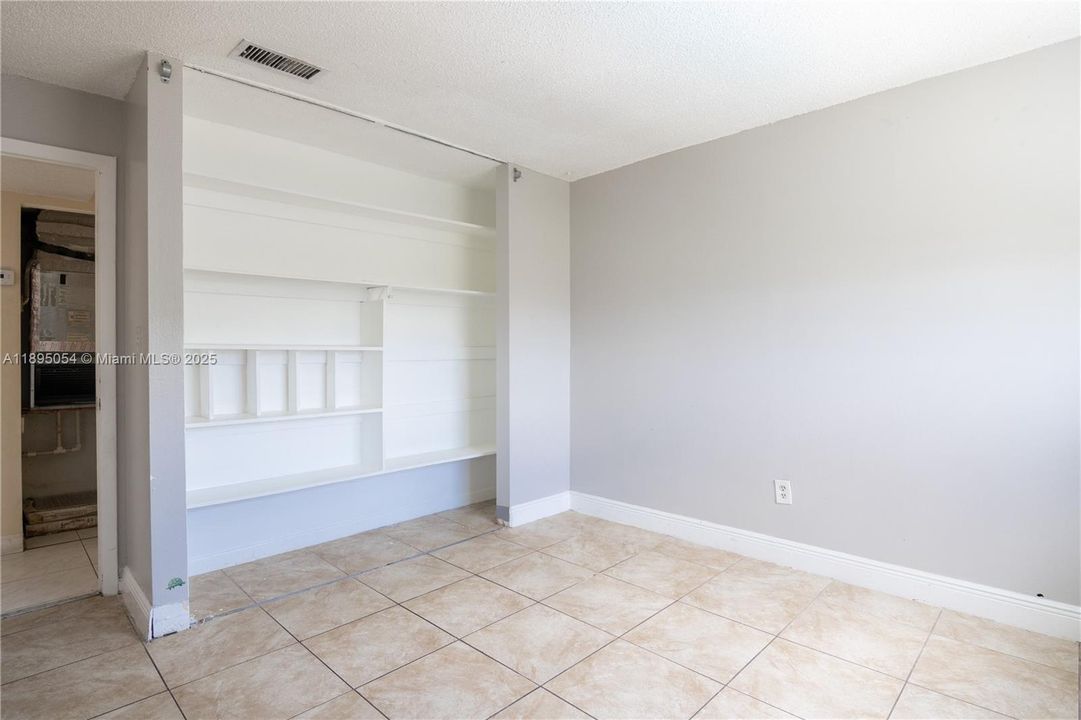 Active With Contract: $219,000 (2 beds, 2 baths, 1060 Square Feet)