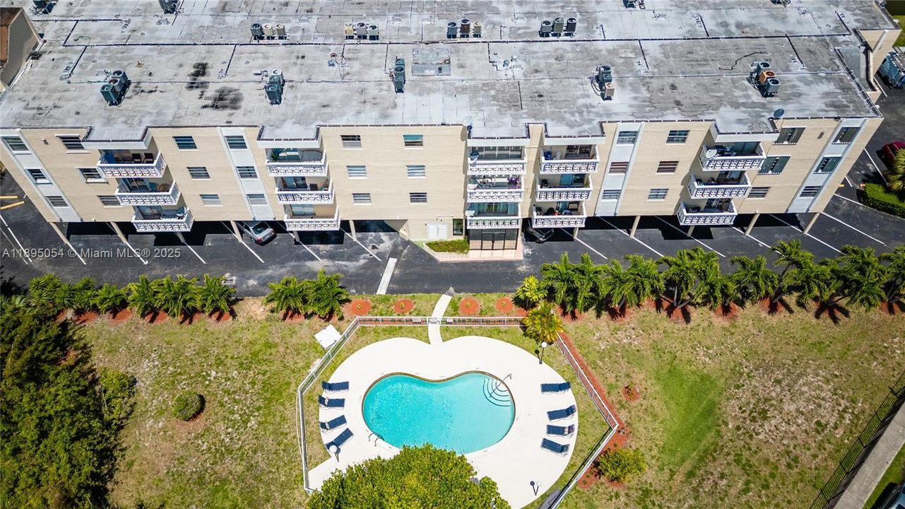 Active With Contract: $219,000 (2 beds, 2 baths, 1060 Square Feet)