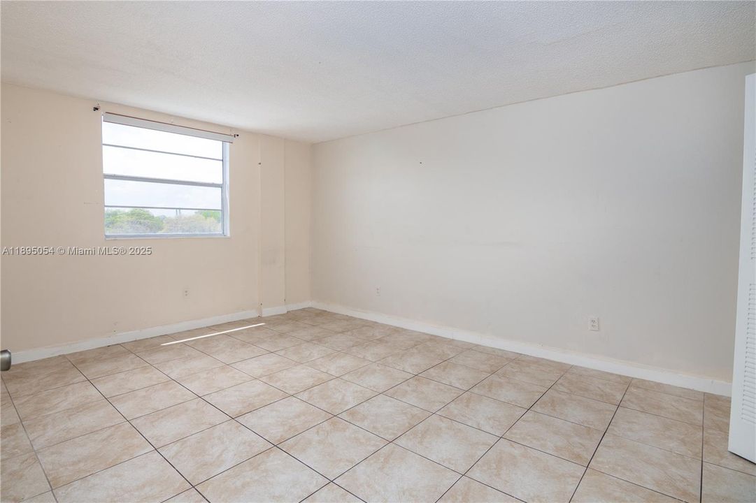 Active With Contract: $219,000 (2 beds, 2 baths, 1060 Square Feet)