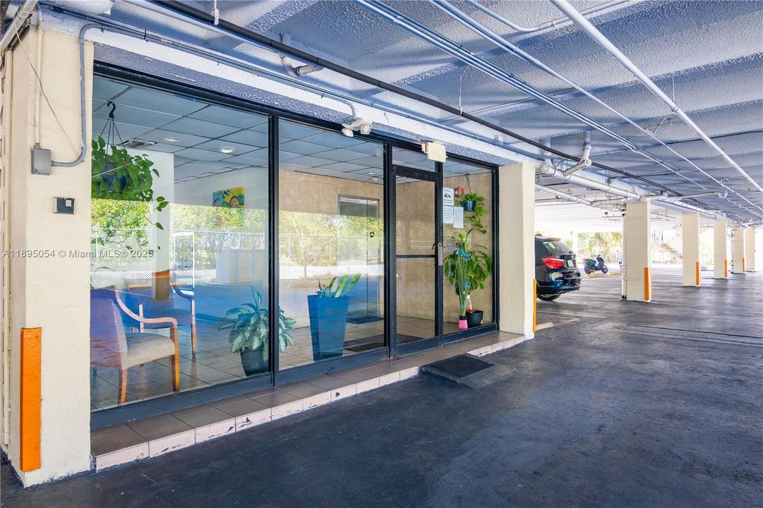 Active With Contract: $219,000 (2 beds, 2 baths, 1060 Square Feet)