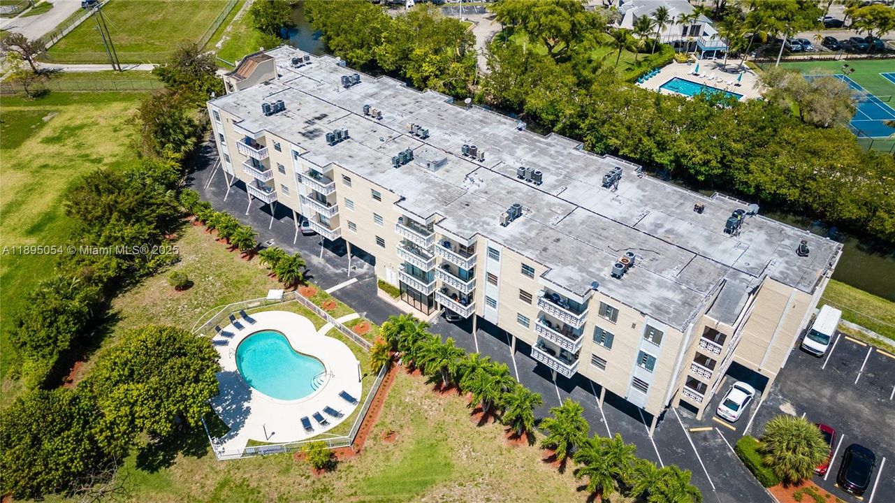 Active With Contract: $219,000 (2 beds, 2 baths, 1060 Square Feet)