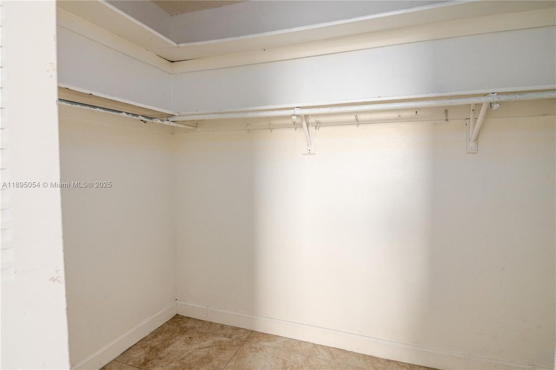 Active With Contract: $219,000 (2 beds, 2 baths, 1060 Square Feet)