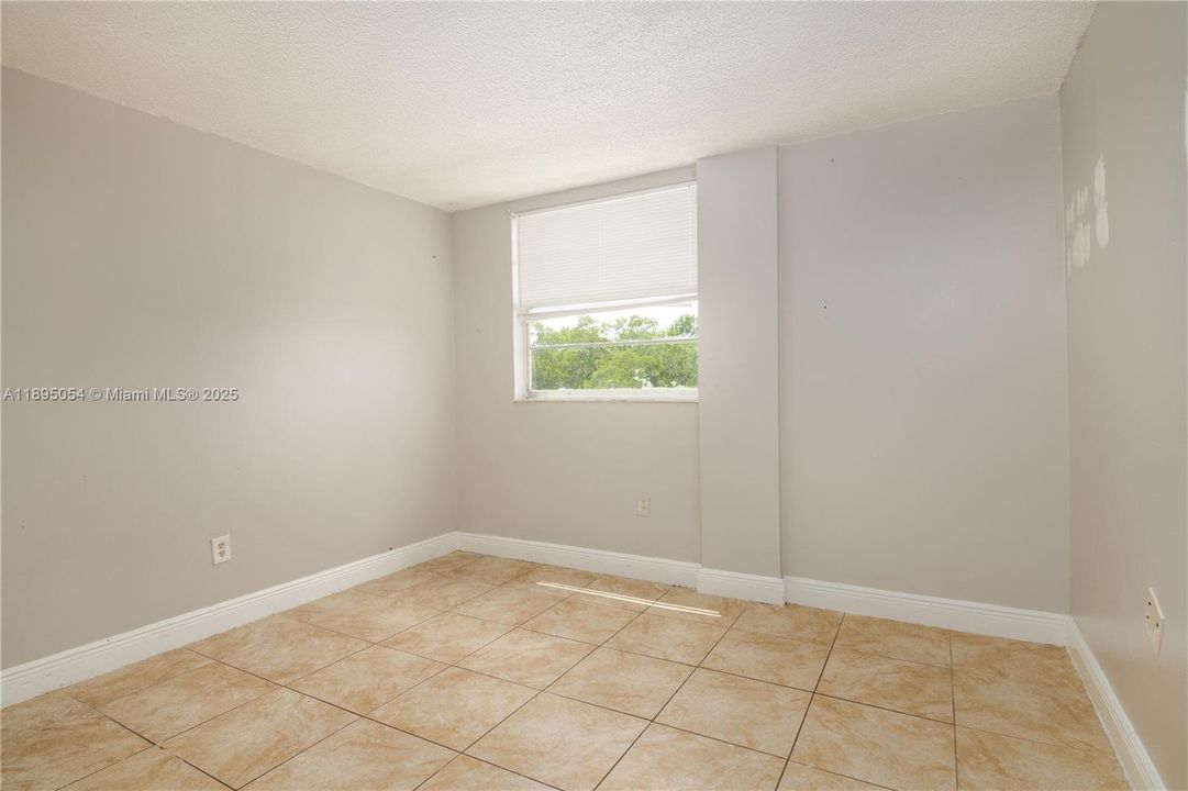 Active With Contract: $219,000 (2 beds, 2 baths, 1060 Square Feet)