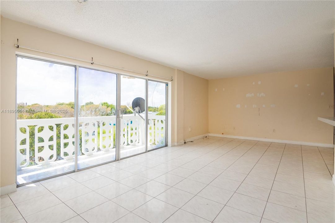 Active With Contract: $219,000 (2 beds, 2 baths, 1060 Square Feet)