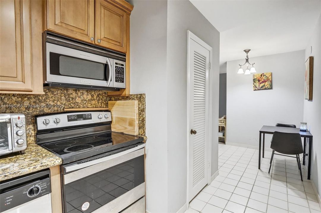 На продажу: $149,900 (1 спален, 1 ванн, 750 Квадратных фут)