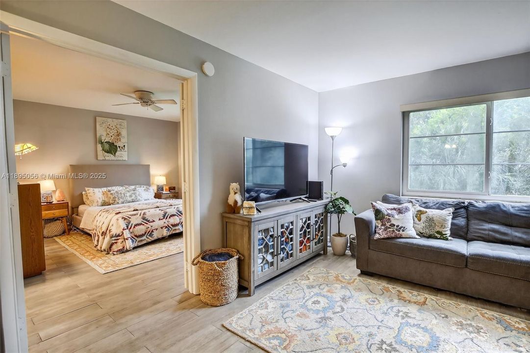 На продажу: $149,900 (1 спален, 1 ванн, 750 Квадратных фут)