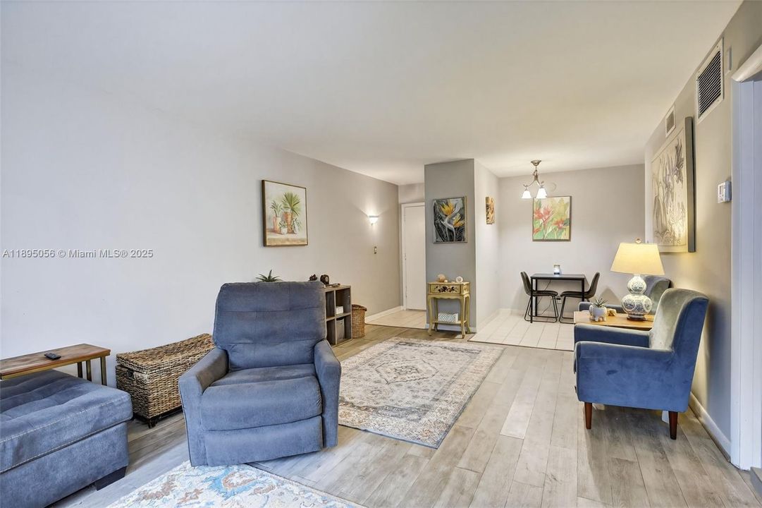 На продажу: $149,900 (1 спален, 1 ванн, 750 Квадратных фут)