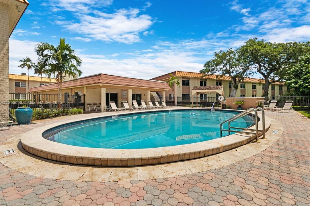 На продажу: $149,900 (1 спален, 1 ванн, 750 Квадратных фут)