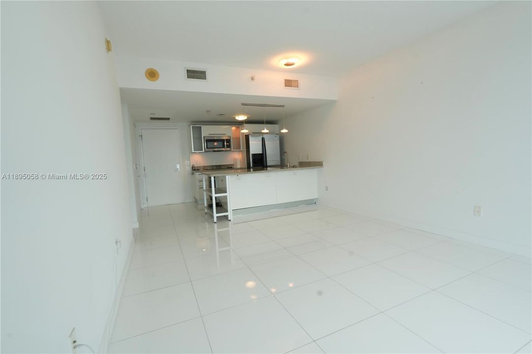 Recently Rented: $2,450 (1 beds, 1 baths, 783 Square Feet)