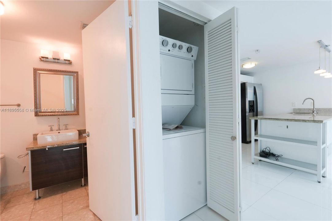 Recently Rented: $2,450 (1 beds, 1 baths, 783 Square Feet)