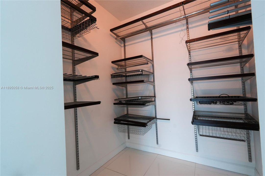 Recently Rented: $2,450 (1 beds, 1 baths, 783 Square Feet)