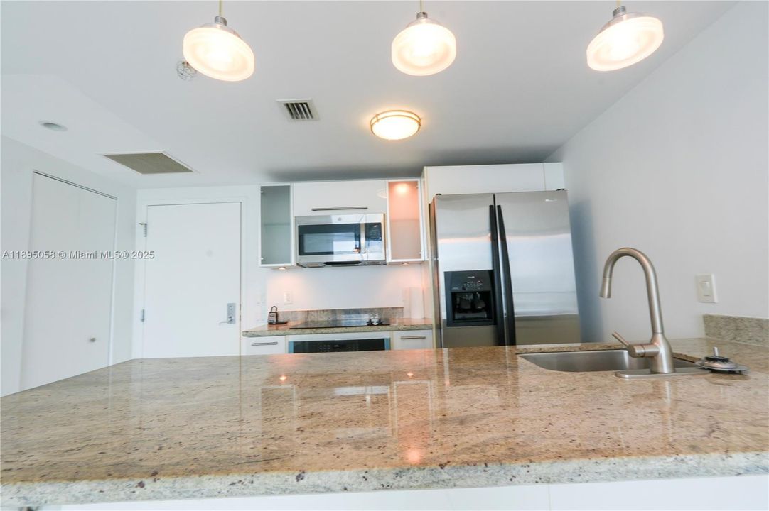 Recently Rented: $2,450 (1 beds, 1 baths, 783 Square Feet)