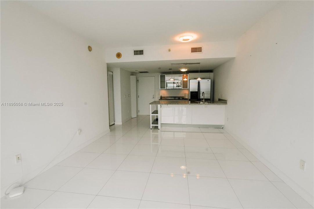 Recently Rented: $2,450 (1 beds, 1 baths, 783 Square Feet)