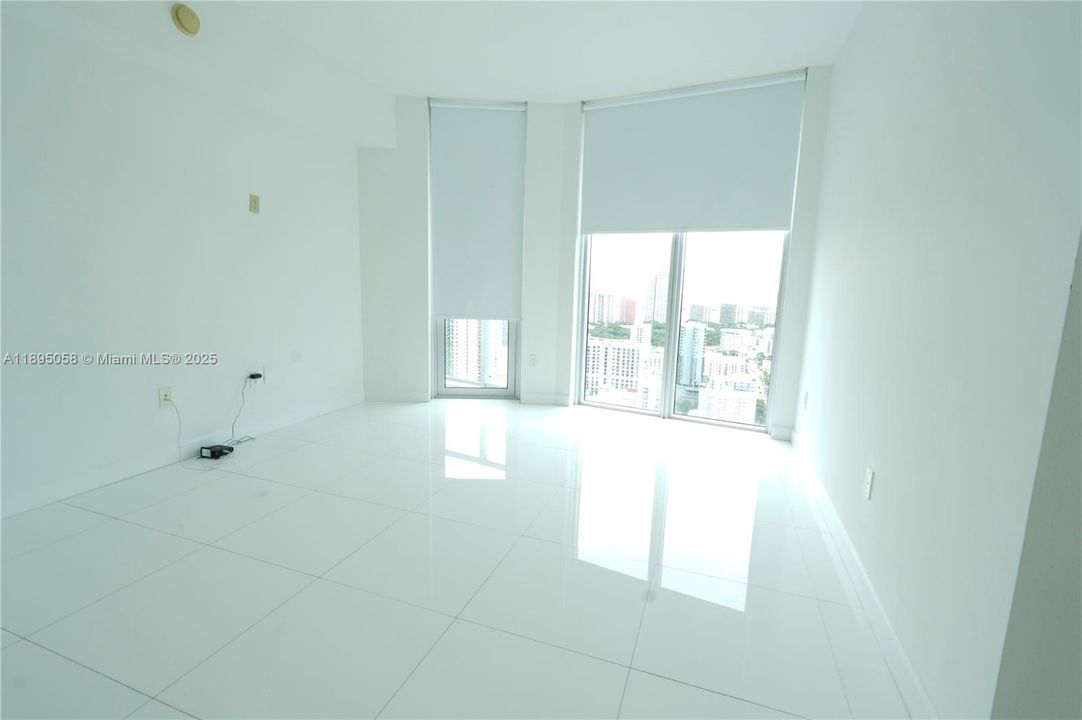 Recently Rented: $2,450 (1 beds, 1 baths, 783 Square Feet)